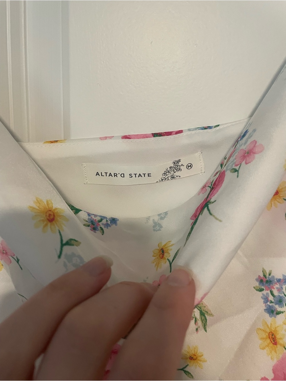 Alter’d state Floral Slip Dress Cami in White and Pink size M - Picture 3 of 4